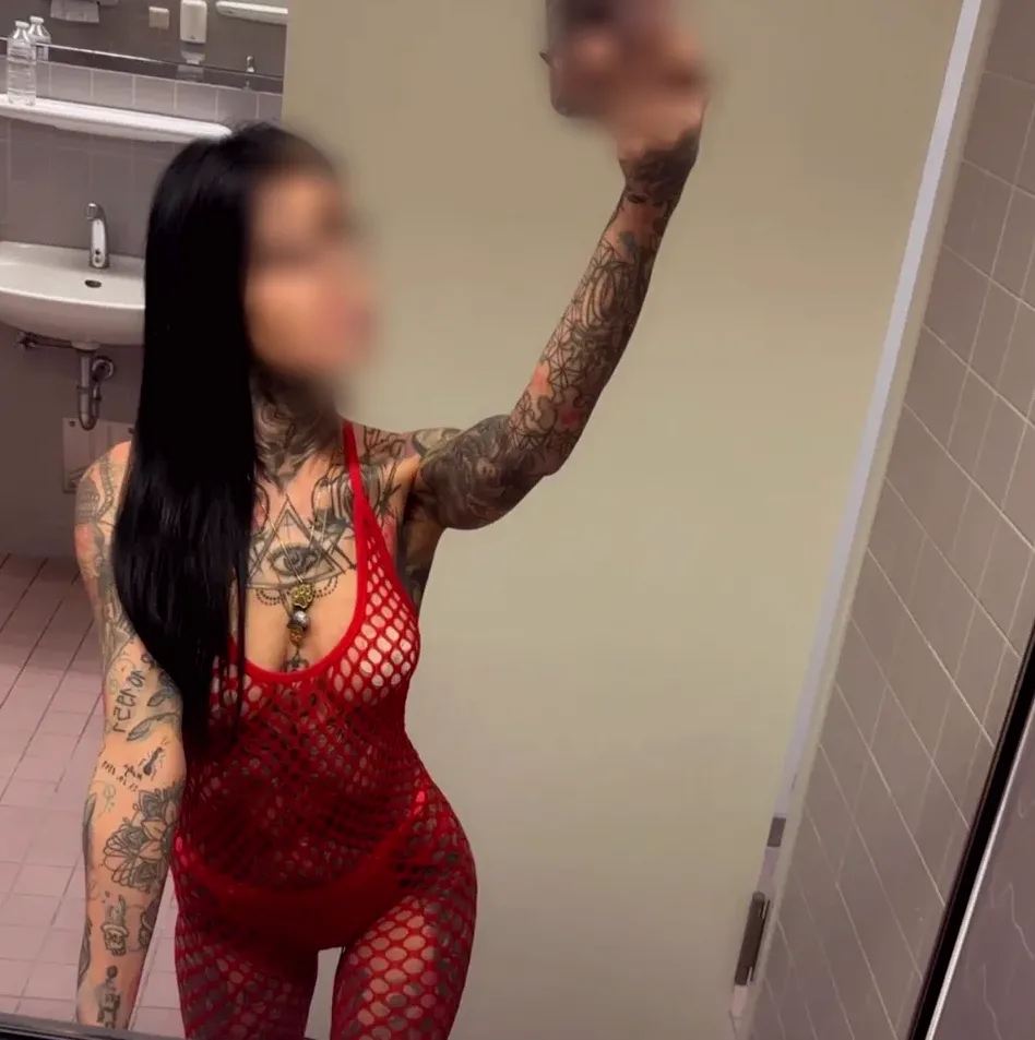 Claudia, 34