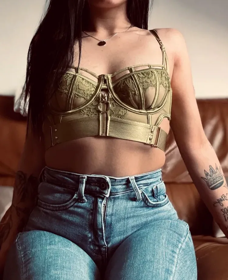 Katrin, 24