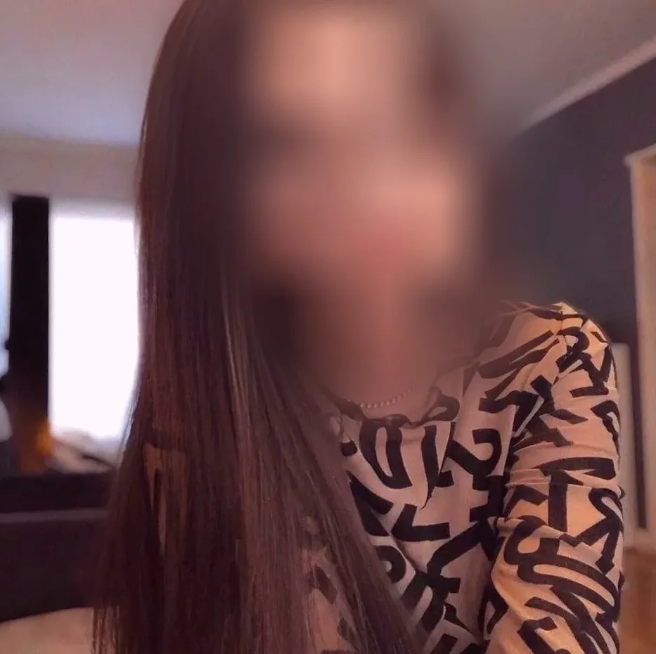 Lara, 21