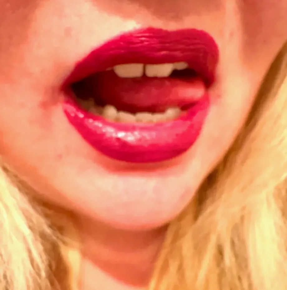 Lena, 24