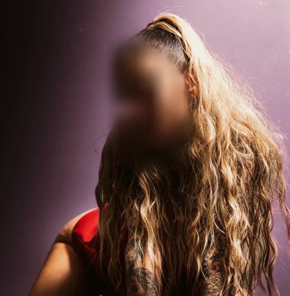 Neele, 38
